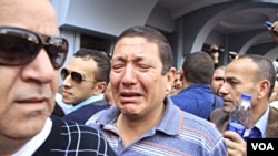 Rodjaci i prijatelji žale za poginulima u nizu eksplozija u Kairu, Egipat, 2. april, 2014.