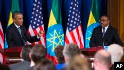 Tổng thống Barack Obama phát biểu trong một cuộc họp báo chung với Thủ tướng Ethiopia Hailemariam Desalegn tại Cung điện quốc gia ở Addis Ababa, ngày 27/7/2015.