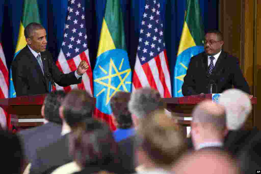 Le président Braack Obama parle au cours de la conférence de presse conjointe ave le Premier ministre éthiopien Hailemariam Desalegn, lundi 27 juillet 2015.