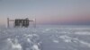 Laboratorija IceCube na stanici Amundsen-Scott South Pole na Antarktiku najveći je svjetski detektor neutrina. Njegovi kompjuteri prikupljaju sirove podatke o neutrinskoj aktivnosti od senzora u ledu koji traže svjetlost.