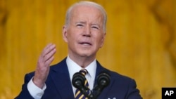 Prezidan Joe Biden pale pandan yon konferans pou lapres nan Chanm Es Lamezonblanch la nan Washington, Mekredi 19 Janvye, 2022.