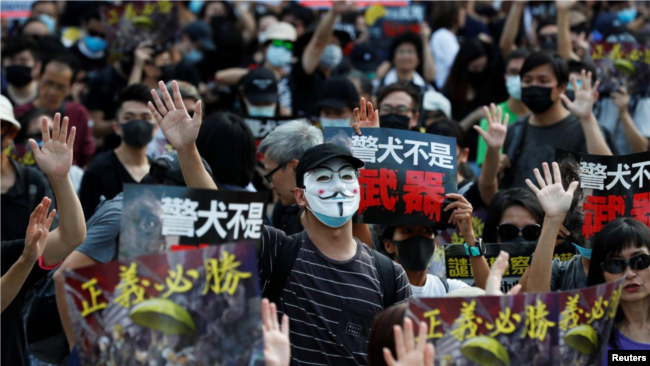 港人星期天（10月27日）继续走上街头抗议。路透社