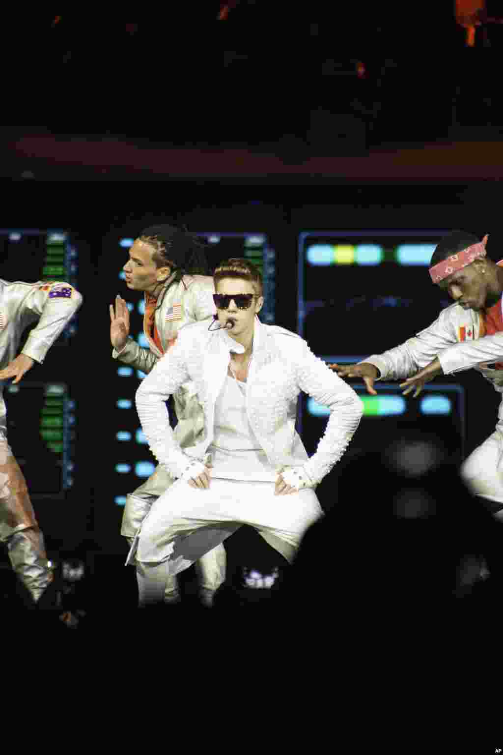 Las coreografías de Bieber subieron aún más la temperatura en el Verizon Center la noche del sábado 3 de agosto.