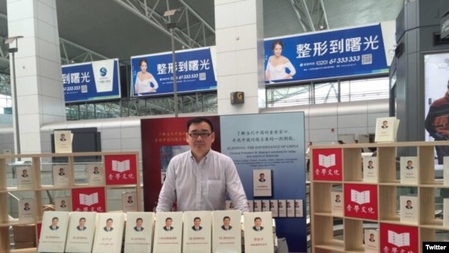资料照：澳大利亚华裔作家杨恒均在一个书展上