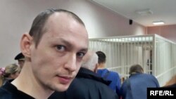 Белорусский блогер Эдуард Пальчис в зале суда