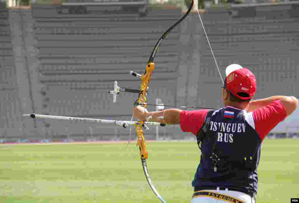 Kamandan oxatma (Tofiq Bəhramov adına Respublika Stadionu)