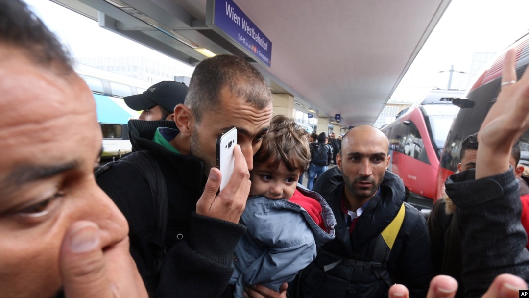 Yeni kararlara göre koruma hakkı tanınan tüm kişiler, ailevi bir neden olmaksızın (örneğin akrabalarının cenazesi) kendi ülkelerine seyahat ederlerse iltica statülerini kaybedecekler.