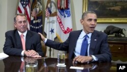 Presiden Barack Obama dan Ketua Dewan Perwakilan Rakyat John Boehner saat berbicara pada wartawan mengenai isu jurang fiskal. (Foto: Dok)