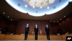 На фото: дипломати США, Південної Кореї та Японії у Токіо