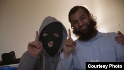 Islamist Ubaydyllah Hussain poses with young recruit. (Curry Films)