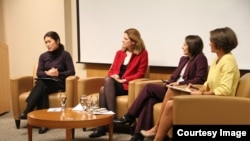报告发布会现场：曹雅学，安妮• 纳尔逊，莎拉库克，路易莎• 格雷夫 (由左至右) (美国国家民主基金会 )