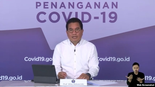 Juru Bicara Satgas COVID-19 Prof Wiku Adisasmito mengatakan berbagai pelonggaran kegiatan masyarakat harus dilakukan dengan hati-hati dengan penerapan prokes yang ketat (VOA)