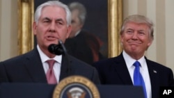 Ngoại trưởng Hoa Kỳ Rex Tillerson (trái) và Tổng thống Donald Trump, Washington, 1/2/ 2017. 
