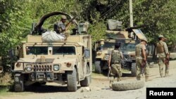 Lực lượng an ninh Afghanistan chuẩn bị cho một trận đánh với quân nổi dậy ở ngoại ô Kunduz, Afghanistan, ngày 21/8/2016.