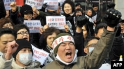 South Korean rights activists shout slogans outside the Chinese embaasy in Seoul on February 21, 2012 during a rally demanding that Beijing scrap plans to repatriate arrested refugees from North Korea.