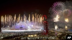 Vatromet nad olimpijskim stadionom u Londonu, priređen u čast završetka Olimpijskih igara