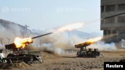 Corea del Norte colocó su artillería y sus cohetes en posición de combate.