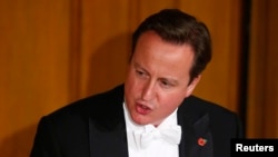 PM Inggris David Cameron memberikan sambutan di Guildhall, London (10/11).