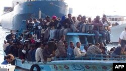 Hơn 20.000 di dân đã tới Italia qua hòn đảo Lampedusa nhỏ bé ở Địa trung hải kể từ khi bất ổn chính trị nổ ra ở Tunisia và Libya