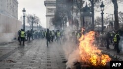 Manifestation de gilets jaunes sur les Champs-Elysées le 8 décembre 2018.