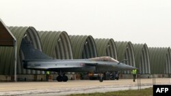 A Rafale Solo Display (RSD) aircraft is pictured during its official presentation at Saint-Dizier air base 113 on March 9, 2021. - Dassault Aviation’s Rafale, which is a multirole combat aircraft, began its training flights on February 1, 2021. (Photo by 