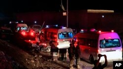 Un convoi d'ambulances dans la province d'Idleb, en Syrie, le 19 juillet 2018.