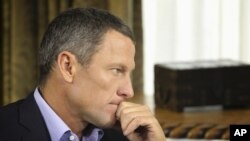 Tay đua Lance Armstrong bị cấm tham gia các cuộc đua xe đạp suốt đời. (AP Photo/Courtesy of Harpo Studios, Inc., George Burns)