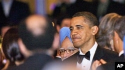 President Barack Obama and his Indian counterpart Manmohan Singh arrive for the first official State Dinner of Obama's administration at the White House, 24 Nov 2009