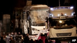 Vietnamlı turistleri taşıyan otobüsün geçişi sırasında yol kenarındaki bomba infilak etti