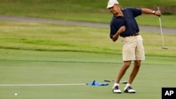 Obama recibió lecciones de golf de Butch Harmon, uno de los entrenadores de Tiger Woods.