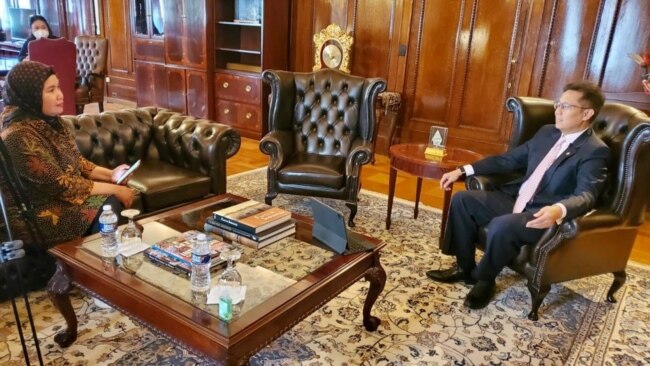 Menteri Kesehatan Budi Gunadi Sadikin, saat diwawancarai VOA di Washington DC, menegaskan dukungan kuat bagi uji klinik vaksin malaria. (Foto: VOA)