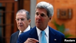 El canciller ruso Sergey Lavrov y el secretario de Estado, John Kerry, soostuvieron una reunión bilateral durante su participación en la cumbre de APEC, donde hablaron sobre Siria.
