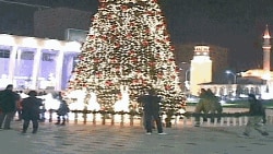 Tirana pret me atmosferë festive vitin 2012
