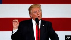 President Donald Trump delivers remarks on tax reform at the Loren Cook Company in Springfield, Missouri, Aug. 30, 2017. 