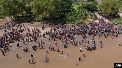 Caravana de migrantes pide ayuda para seguir viaje pese a negativa