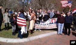 Piştevanî li Xwenîşandanên Sûrîya Li Pêş Seraya Spî