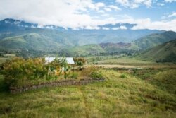 Kota Wamena yang berbukit dan hijau. (Foto: Alam Burhanan/VOA)