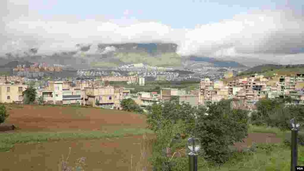نمایی از شهر سنندج و کوه آبیدر عکس: جوانا شیرزادی (ارسالی شما)