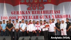 Pembacaan deklarasi dukungan terhadap "Gerakan Rehabilitasi 100 Pengguna Narkoba" di Jakarta, 31 Januari 2015 (Foto: VOA/Andylala)