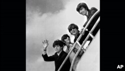 The Beatles, s lijeva na desno: Paul McCartney, Ringo Starr, John Lennon i George Harrison - Christopher Knowles ih u svojoj knjizi poistovjećuje s bogovima (AP Photo, File)