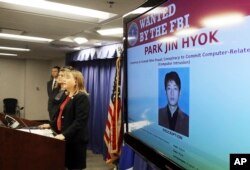 미국 법무부 트레이시 윌키슨 검사가 지난 9월 로스앤젤레스에서 기자회견을 열고 북한 국적자 박진혁을 과거 소니 영화사 등에 대한 사이버 공격 혐의로 기소한 사실을 공개했다.