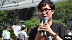 劉穎匡表示，遊行是向香港市民表達本土派對政改問題的關注，爭取公民提名普選特首。 (美國之音記者湯惠芸 拍攝)