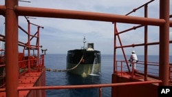 Tanker berbendera Liberia, Yuri Senkevich, di lapangan minyak Lufeng, Laut China Selatan. (Foto: Dok)