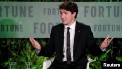 El primer ministro canadiense, Justin Trudeau, habló en la cumbre 'Mujeres Más Poderosas' organizada por Forbes en Washington, el miércoles, 10 de octubre de 2017. 