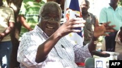 Afonso Dhlakama, na Gorongosa