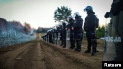 Poljska policija na granici sa Bjelorusijom (Foto: Policja Podlaska/Rojters)