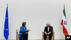 Šefica diplomatije Evropske unije, Ketrin Ešton, u razgovoru sa iranskim ministrom inostranih poslova Džavadom Zarifom
