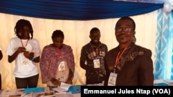 Dr Pabé Mongo supervise le pôle arts littéraires à Yaoundé, le 12 septembre 2019. (VOA/Emmanuel Jules Ntap)