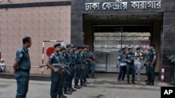 Bangladeshi policemen stand guard outside the Dhaka Central Jail in Dhaka, Bangladesh, June 12, 2016. Police in Bangladesh said Sunday that they have arrested more than 5,000 criminal suspects in the past few days as they continue a nationwide crackdown t