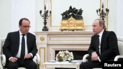 Predsednici Francuske i Rusije, Fransoa Oland i Vladimir Putin (arhivski snimak)